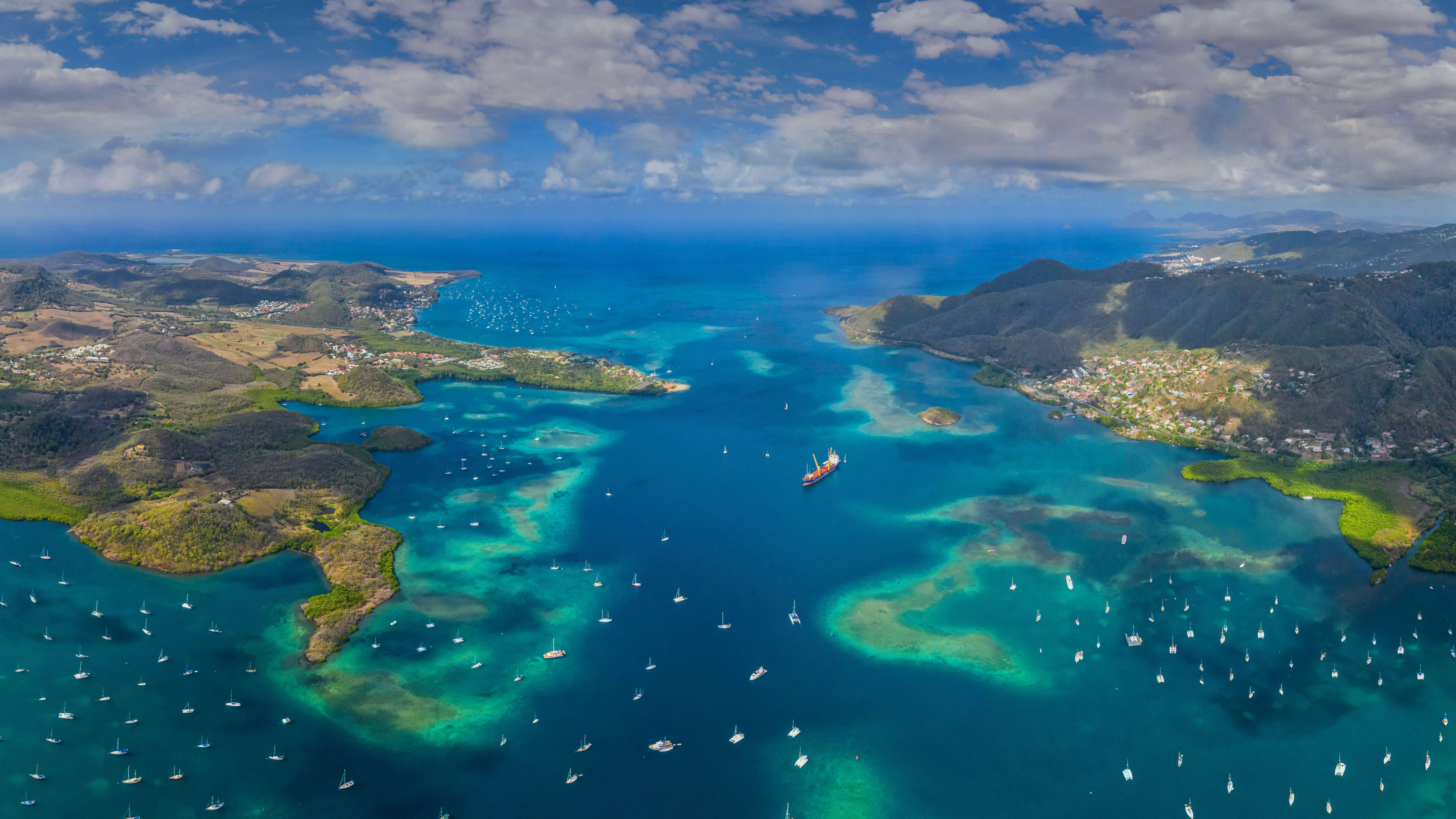 Остров омываемый двумя океанами. Остров Куросава Карибы. Архипелаг малых Антильских островов. Карибское море Атлантический океан.