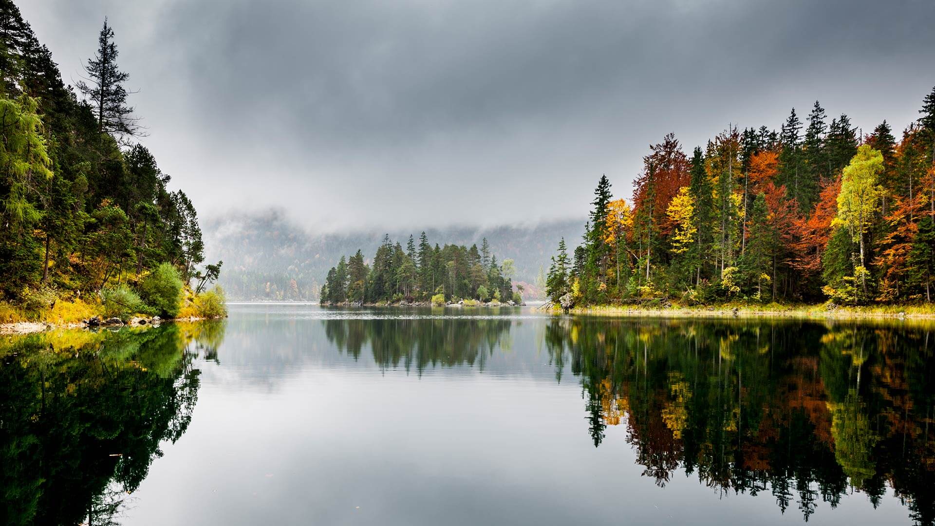 Lakeside Serenity: Your Gateway to Waterfront Adventures